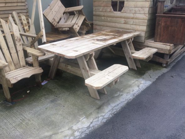 Picnic table - split bench seats